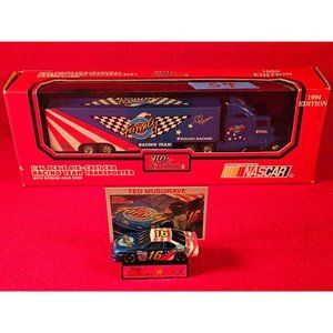 TED MUSGRAVE NASCAR #16 TRANSPORTER BUNDLE w/MATCHING STOCKCAR & PLAYER CARD-NIB